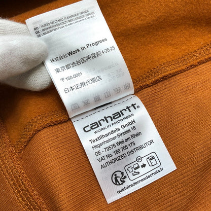 【現状渡し品】【メンズ】 Carhartt カーハート Half Zip American Script Sweat ハーフジップ スウェット 長袖 トップス 142-260219-rs-02-fur サイズ：S カラー：ブラウン 万代Net店