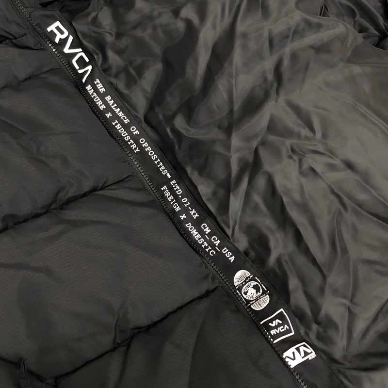 【中古品】【メンズ】 RVCA ルーカ PUFFER JACKET BE042767 パファージャケット 中綿 アウター 142-261028-rs-01-fur サイズ：M カラー：ブラック 万代Net店