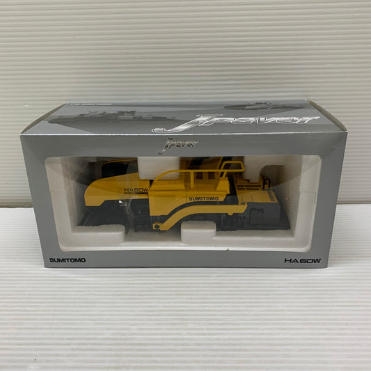 【現状渡し品】 SUMITOMO(住友) 1/32 アスファルトフィニッシャ HA60W J・paver 2360 イエロー×ブラック ミニカー 061-260401-AS-1-min 万代Net店