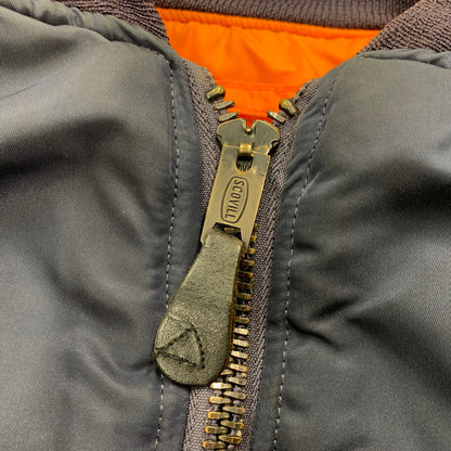 【現状渡し品】【メンズ】 ALPHA INDUSTRIES アルファインダストリーズ SCOVILLジッパー DSA100-69-C-0123 1969年復刻MODEL MA-1 FLIGHT JACKET フライト ジャケット アウター 145-260307-kh-05-izu サイズ：XL カラー：ネイビー×オレンジ 万代Net店
