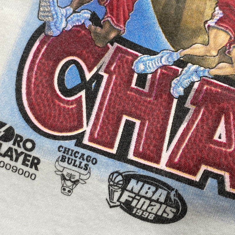 【中古品】【メンズ】 PRO PLAYER プロプレイヤー NBA FINALS 1998 CHAMPIONS CHICAGO BULLS SS TEE NBA ファイナル シカゴブルズ ショートスリーブ Tシャツ トップス 146-260725-kh-09-izu サイズ：M カラー：ホワイト 万代Net店