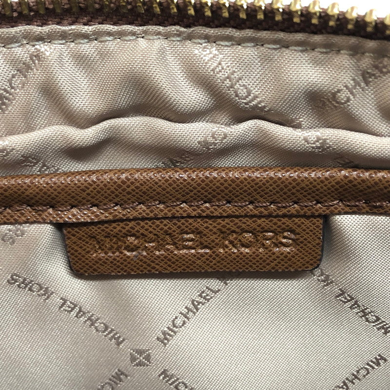 【中古品】【レディース】 Michael Kors マイケルコース JET SET ITEM LG EW CROSSBODY 35F8GTTC3B ショルダーバッグ クロスボディ MK シグネチャー 鞄 180-241001-rs-05-fur カラー：バニラ/ブラウン 万代Net店