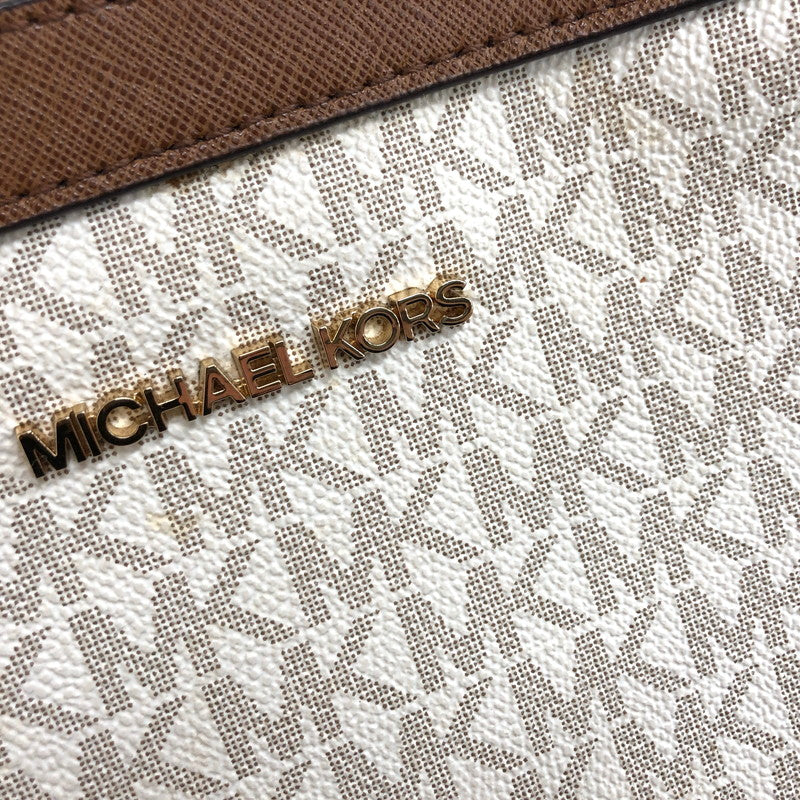 【中古品】【レディース】 Michael Kors マイケルコース JET SET ITEM LG EW CROSSBODY 35F8GTTC3B ショルダーバッグ クロスボディ MK シグネチャー 鞄 180-241001-rs-05-fur カラー：バニラ/ブラウン 万代Net店