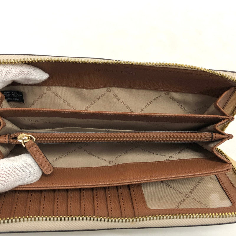 【中古品】【レディース】 MICHAEL KORS マイケルコース 35F8GTVT3B パウダーブラッシュマルチ ジェット セット トラベル シグネチャー ラージ トラベル コンチネンタル ラウンド ジップ 長財布 181-260521-rs-06-fur カラー：バニラ 万代Net店