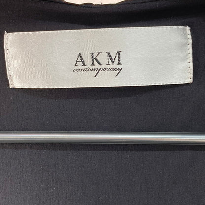 【中古品】【メンズ】 AKM Contemporary SWAROLOGO JERSEY BLOUSON 140-260213-WA-05-iwa サイズ：S カラー：ブラック 万代Net店