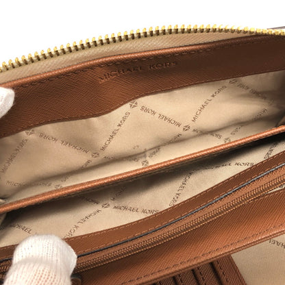 【中古品】【レディース】 MICHAEL KORS マイケルコース 35F8GTVT3B パウダーブラッシュマルチ ジェット セット トラベル シグネチャー ラージ トラベル コンチネンタル ラウンド ジップ 長財布 181-260521-rs-06-fur カラー：バニラ 万代Net店