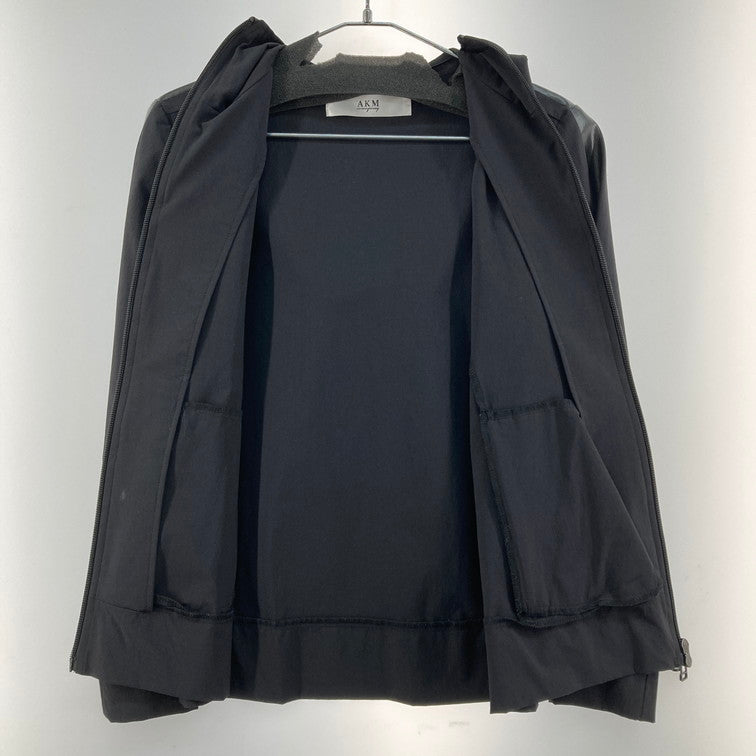 【中古品】【メンズ】 AKM Contemporary SWAROLOGO JERSEY BLOUSON 140-260213-WA-05-iwa サイズ：S カラー：ブラック 万代Net店