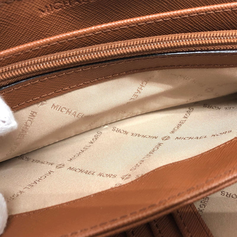 【中古品】【レディース】 MICHAEL KORS マイケルコース 35F8GTVT3B パウダーブラッシュマルチ ジェット セット トラベル シグネチャー ラージ トラベル コンチネンタル ラウンド ジップ 長財布 181-260521-rs-06-fur カラー：バニラ 万代Net店