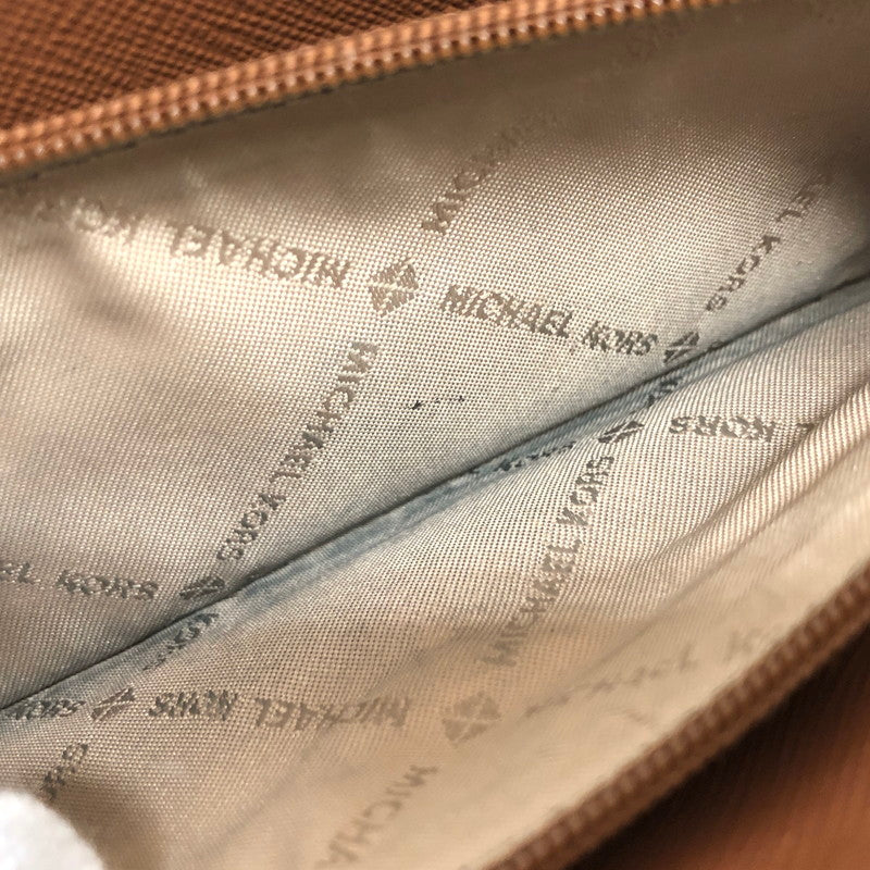 【中古品】【レディース】 MICHAEL KORS マイケルコース 35F8GTVT3B パウダーブラッシュマルチ ジェット セット トラベル シグネチャー ラージ トラベル コンチネンタル ラウンド ジップ 長財布 181-260521-rs-06-fur カラー：バニラ 万代Net店