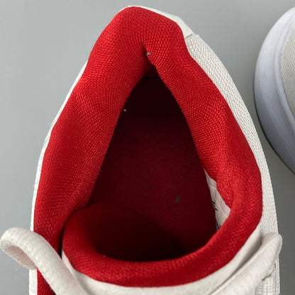 【中古品】【メンズ】 NIKE ナイキ AJ1935-146 KYRIE FLYTRAP EP スニーカー 本体のみ（箱なし） 160-251216-WA-09-iwa サイズ：28cm カラー：ホワイト系 レッド ブルー 万代Net店