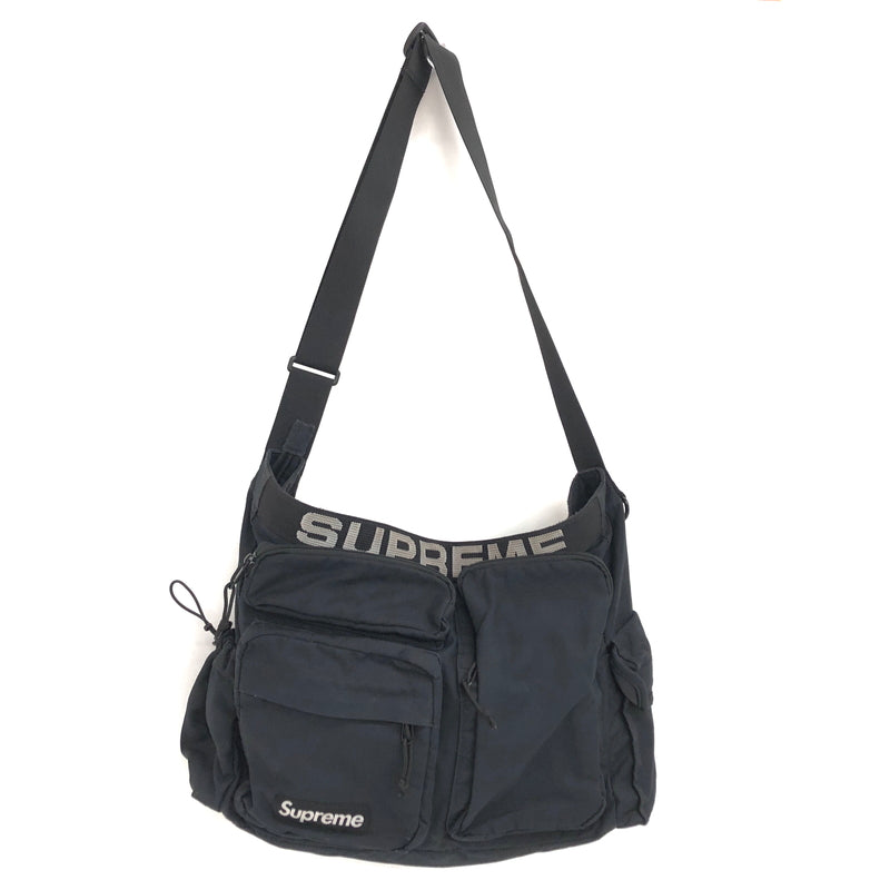 【現状渡し品】【メンズ/レディース】 SUPREME シュプリーム 23SS FIELD MESSENGER BAG ロゴ メッセンジャーバッグ ショルダーバッグ 鞄 149-260810-rs-06-fur カラー：ブラック 万代Net店