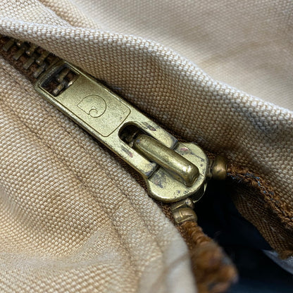 【現状渡し品】【メンズ】 CARHARTT カーハート USA製 星タグ DUCK DOUBLEKNEE QUILTING OVER ALL ダック ダブルニー キルティング オーバーオール 157-260729-kh-05-izu カラー：ベージュ 万代Net店