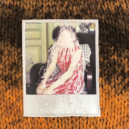 【現状渡し品】【メンズ/レディース】 RAF SIMONS ラフシモンズ Striped Roundneck Sweater With Polaroids ストライプ ニット セーター トップス 古着 141-251216-rs-04-fur サイズ：M カラー：オレンジ/ブラウン系 万代Net店
