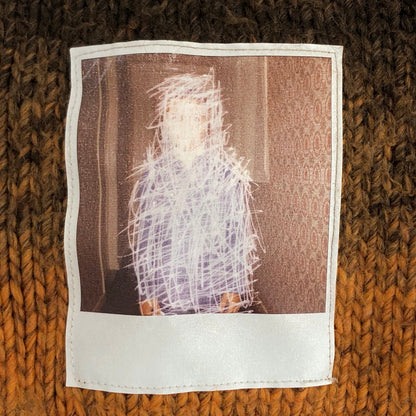 【現状渡し品】【メンズ/レディース】 RAF SIMONS ラフシモンズ Striped Roundneck Sweater With Polaroids ストライプ ニット セーター トップス 古着 141-251216-rs-04-fur サイズ：M カラー：オレンジ/ブラウン系 万代Net店