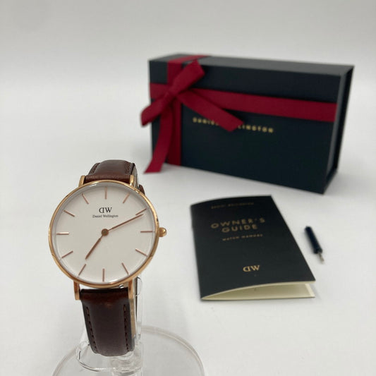 【現状渡し品】【メンズ/レディース】 Daniel Wellington ダニエルウェリントン 腕時計 32mm 革ベルト アナログ時計 197-250203-OR-01-iwa カラー：ホワイト/ゴールド/ブラウン系 万代Net店