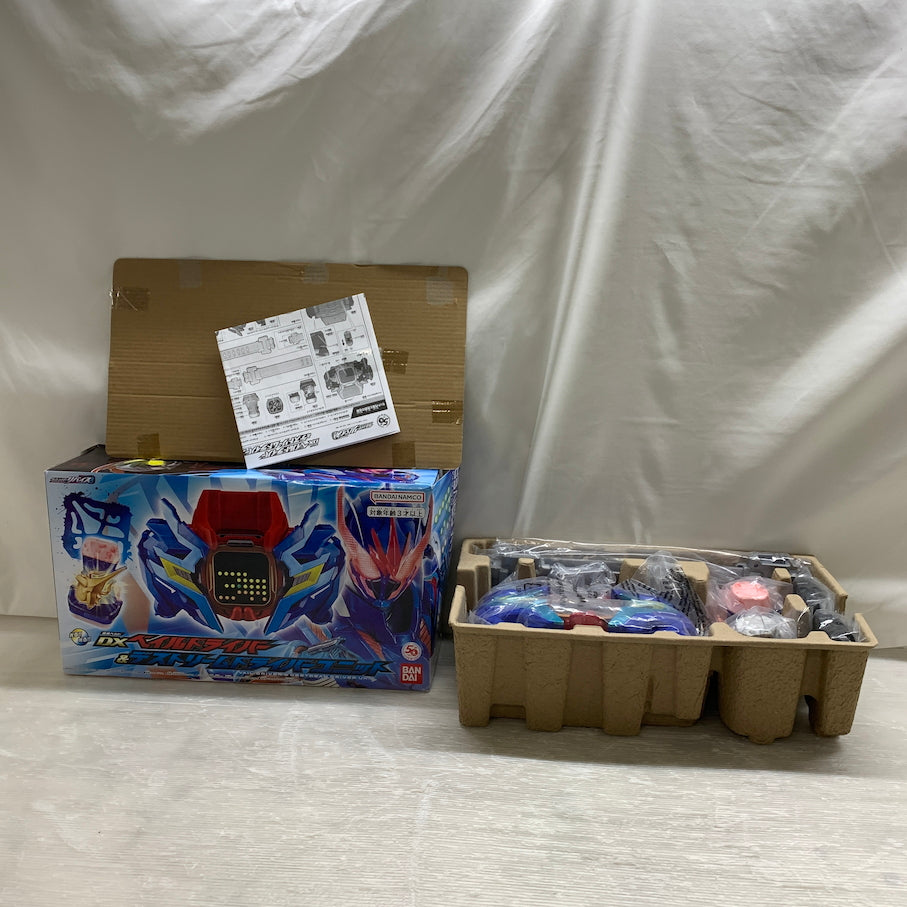 【現状渡し品】 仮面ライダーリバイス DXベイルドライバー＆デストリームドライバーユニット 042-260828-MS-12-min 万代Net店