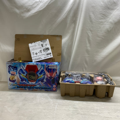 【現状渡し品】 仮面ライダーリバイス DXベイルドライバー＆デストリームドライバーユニット 042-260828-MS-12-min 万代Net店