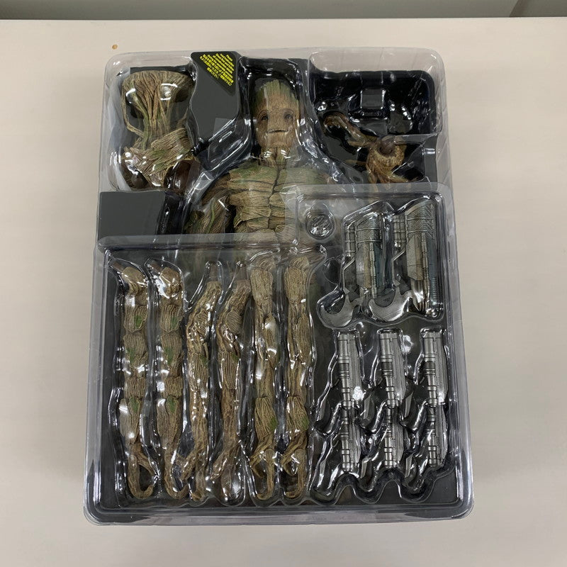 【現状渡し品】 HotToys ガーディアンズオブギャラクシー VOLUME 3 グルート(デラックス版) ムービーマスターピース 1/6 アクションフィギュア おもちゃ アメトイ 055-260408-AS-2-min 万代Net店