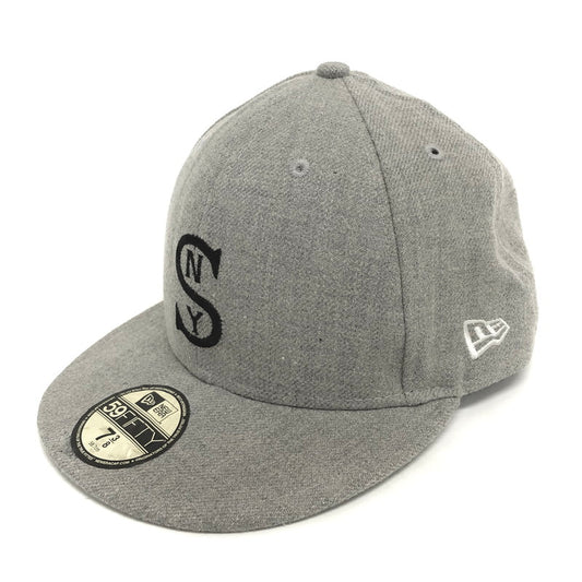 【現状渡し品】【メンズ/レディース】 Supreme シュプリーム SNY New Era Cap キャップ 帽子 185-251222-rs-04-fur サイズ：7 3/8 (58.7cm) カラー：グレー 万代Net店