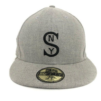 【現状渡し品】【メンズ/レディース】 Supreme シュプリーム SNY New Era Cap キャップ 帽子 185-251222-rs-04-fur サイズ：7 3/8 (58.7cm) カラー：グレー 万代Net店