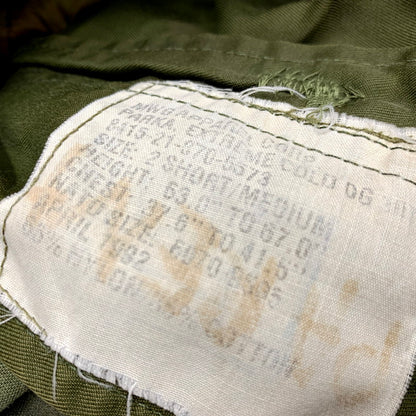 【現状渡し品】【メンズ】 CANADIAN ARMY カナダ軍 8415-21-370-5573 1992 90S COMBAT PARKA 90年代 コンバットパーカー アウター 長袖 146-250913-cs-03-izu サイズ：2/M カラー：オリーブ 万代Net店