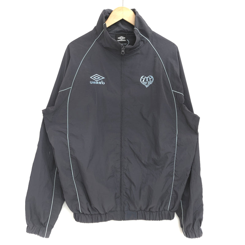 【中古品】【メンズ/レディース】 UMBRO × HOTTER THAN HELL アンブロ HTH NYLON BLOUSON HT1230 トラックジャケット アウター 142-260605-rs-01-fur サイズ：F カラー：グレー 万代Net店