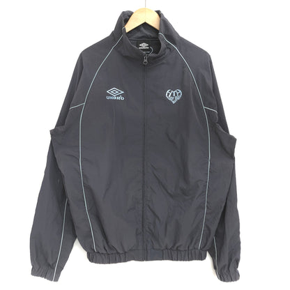 【中古品】【メンズ/レディース】 UMBRO × HOTTER THAN HELL アンブロ HTH NYLON BLOUSON HT1230 トラックジャケット アウター 142-260605-rs-01-fur サイズ：F カラー：グレー 万代Net店