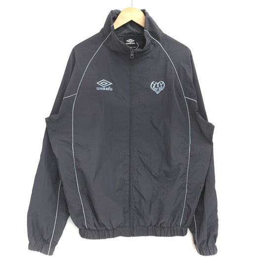 【中古品】【メンズ/レディース】 UMBRO × HOTTER THAN HELL アンブロ HTH NYLON BLOUSON HT1230 トラックジャケット アウター 142-260605-rs-01-fur サイズ：F カラー：グレー 万代Net店