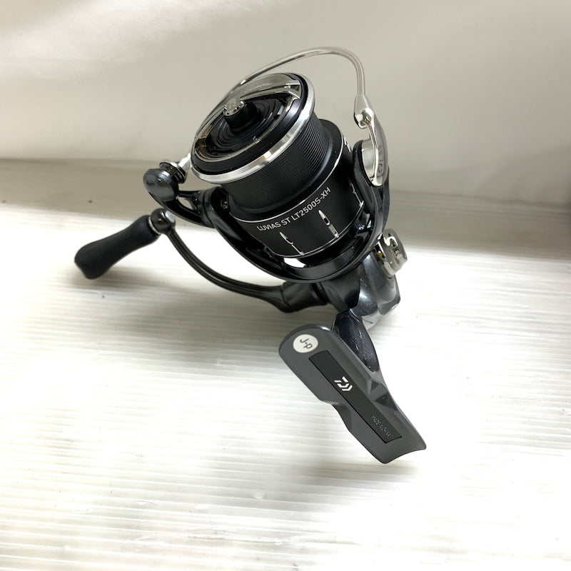 【現状渡し品】 DAIWA ダイワ 24 LUVIAS ルビアス ST LT2500S-XH スピニングリール 134-260515-MS-07-min 万代Net店