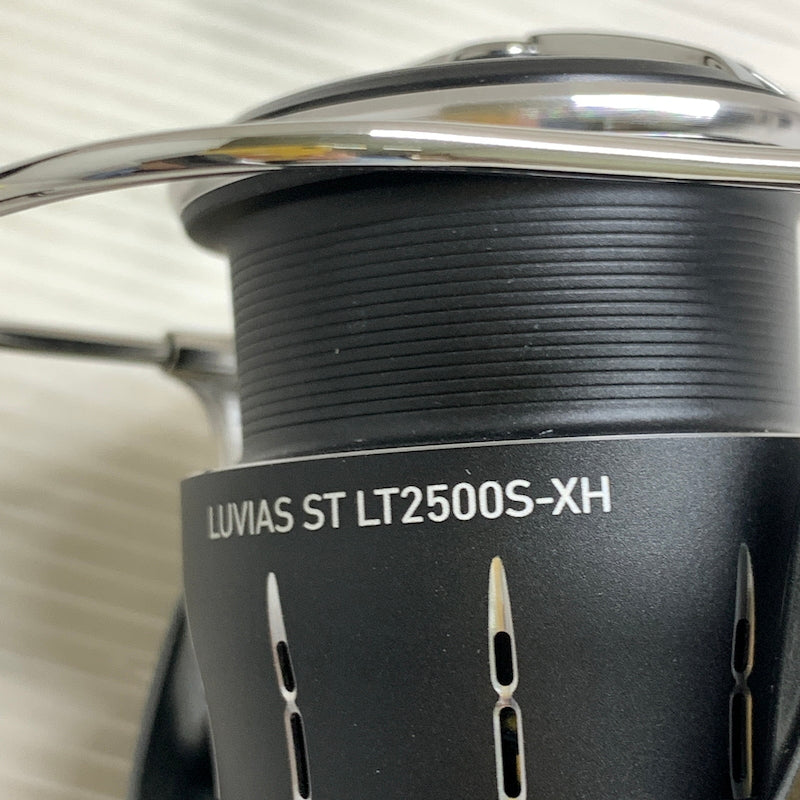 【現状渡し品】 DAIWA ダイワ 24 LUVIAS ルビアス ST LT2500S-XH スピニングリール 134-260515-MS-07-min 万代Net店