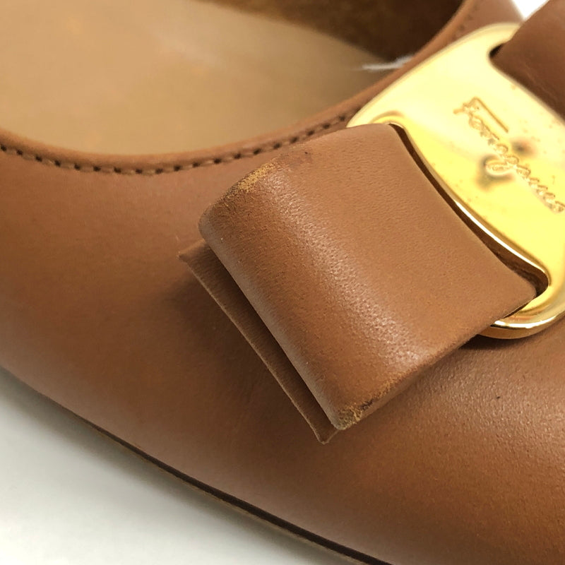 【中古品】【レディース】 FERRAGAMO フェラガモ VARA DB36321 ヴァラ パンプス リボン シューズ 靴 167-260826-rs-08-fur サイズ：4 (約21.5cm相当) カラー：キャメル 万代Net店