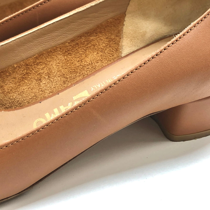 【中古品】【レディース】 FERRAGAMO フェラガモ VARA DB36321 ヴァラ パンプス リボン シューズ 靴 167-260826-rs-08-fur サイズ：4 (約21.5cm相当) カラー：キャメル 万代Net店