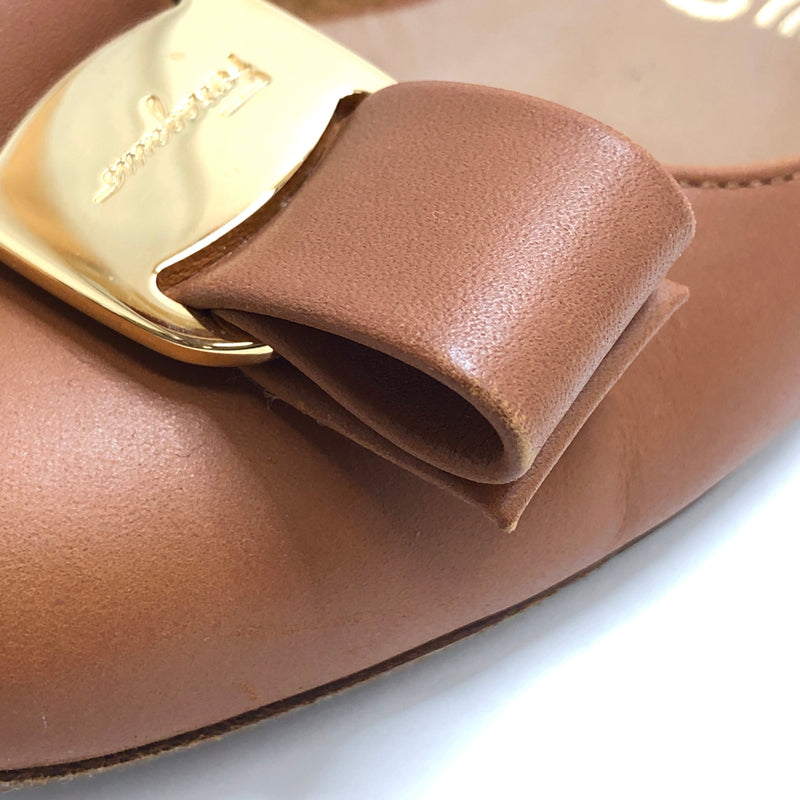 【中古品】【レディース】 FERRAGAMO フェラガモ VARA DB36321 ヴァラ パンプス リボン シューズ 靴 167-260826-rs-08-fur サイズ：4 (約21.5cm相当) カラー：キャメル 万代Net店