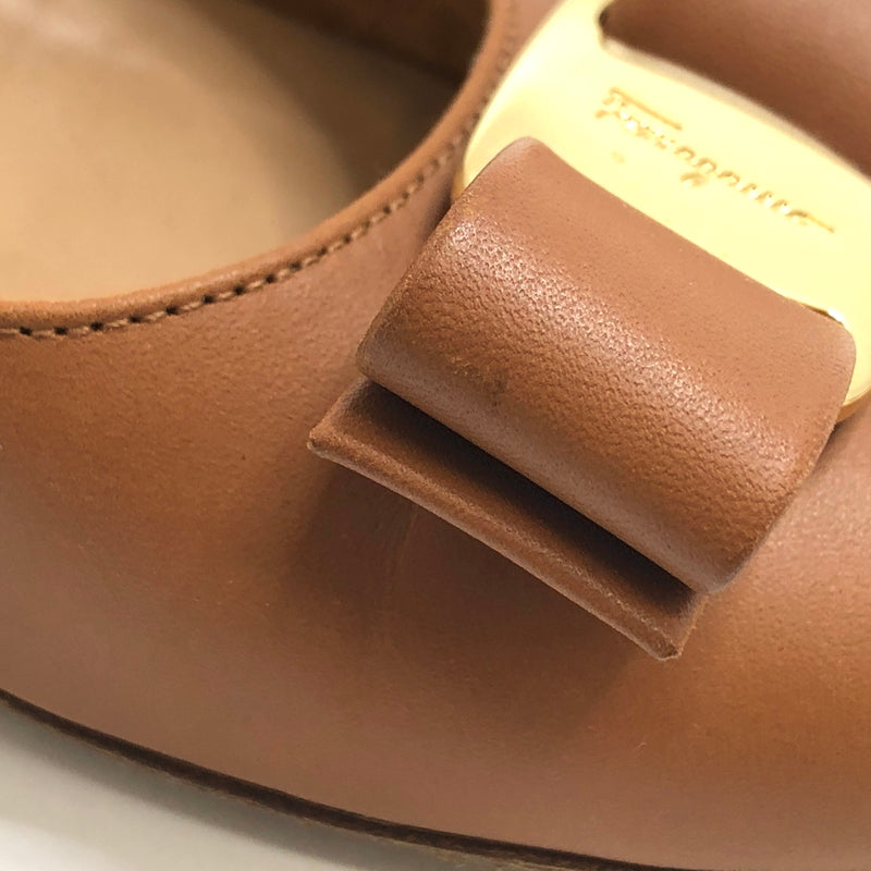 【中古品】【レディース】 FERRAGAMO フェラガモ VARA DB36321 ヴァラ パンプス リボン シューズ 靴 167-260826-rs-08-fur サイズ：4 (約21.5cm相当) カラー：キャメル 万代Net店