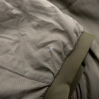 【中古品】【メンズ】 ARC'TERYX アークテリクス 14644 ATOM LT HOODY アトム エルティ― フーディー トップス 長袖 144-251125-cs-15-izu サイズ：M カラー：カーキ 万代Net店