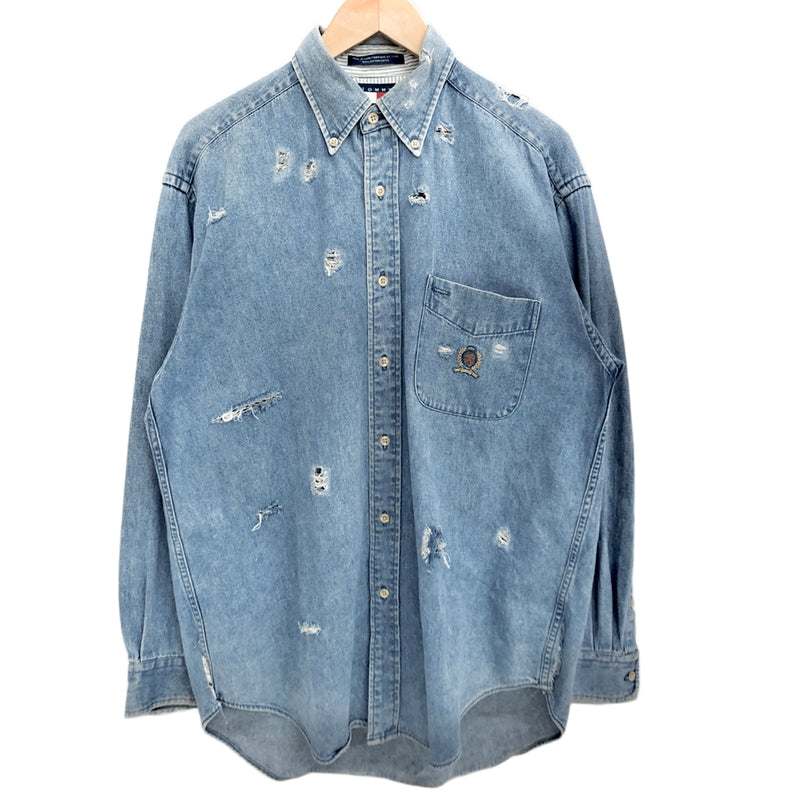 【現状渡し品】【メンズ】 TOMMY HILFIGER トミーヒルフィガー 90S LS DENIM BD SHIRT ダメージ加工 長袖 シャツ トップス 古着 ヴィンテージ 146-260616-rs-10-fur サイズ：S カラー：ブルー系 万代Net店