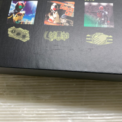 【現状渡し品】 昭和ライダー&平成ライダーTV主題歌 コンプリートベストCD 042-260911-MS-03-min 万代Net店