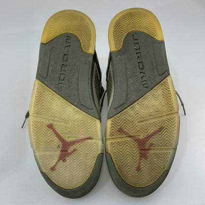 【中古品】【メンズ】 NIKE ナイキ 136027-051 AIR JORDAN 5 RETRO P51 CAMO スニーカー 本体のみ（箱なし） 160-251214-WA-05-iwa サイズ：28.5cm カラー：カーキ レッド 万代Net店