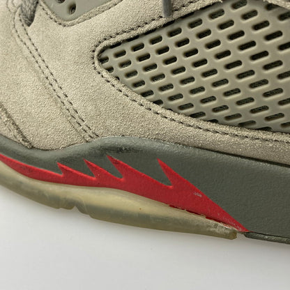 【中古品】【メンズ】 NIKE ナイキ 136027-051 AIR JORDAN 5 RETRO P51 CAMO スニーカー 本体のみ（箱なし） 160-251214-WA-05-iwa サイズ：28.5cm カラー：カーキ レッド 万代Net店