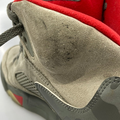 【中古品】【メンズ】 NIKE ナイキ 136027-051 AIR JORDAN 5 RETRO P51 CAMO スニーカー 本体のみ（箱なし） 160-251214-WA-05-iwa サイズ：28.5cm カラー：カーキ レッド 万代Net店