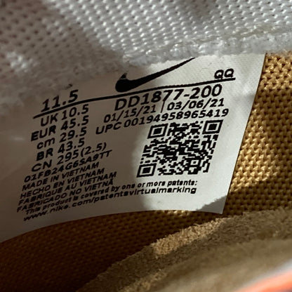 【中古品】【メンズ】 NIKE ナイキ SACAI×NIKE DD1877-200 BLAZER LOW BRITISH TAN ブレーザー ロー スニーカー 160-251219-WA-01-iwa サイズ：29.5cm カラー：LT BRITISH TAN/UNIVERSITY RED 万代Net店