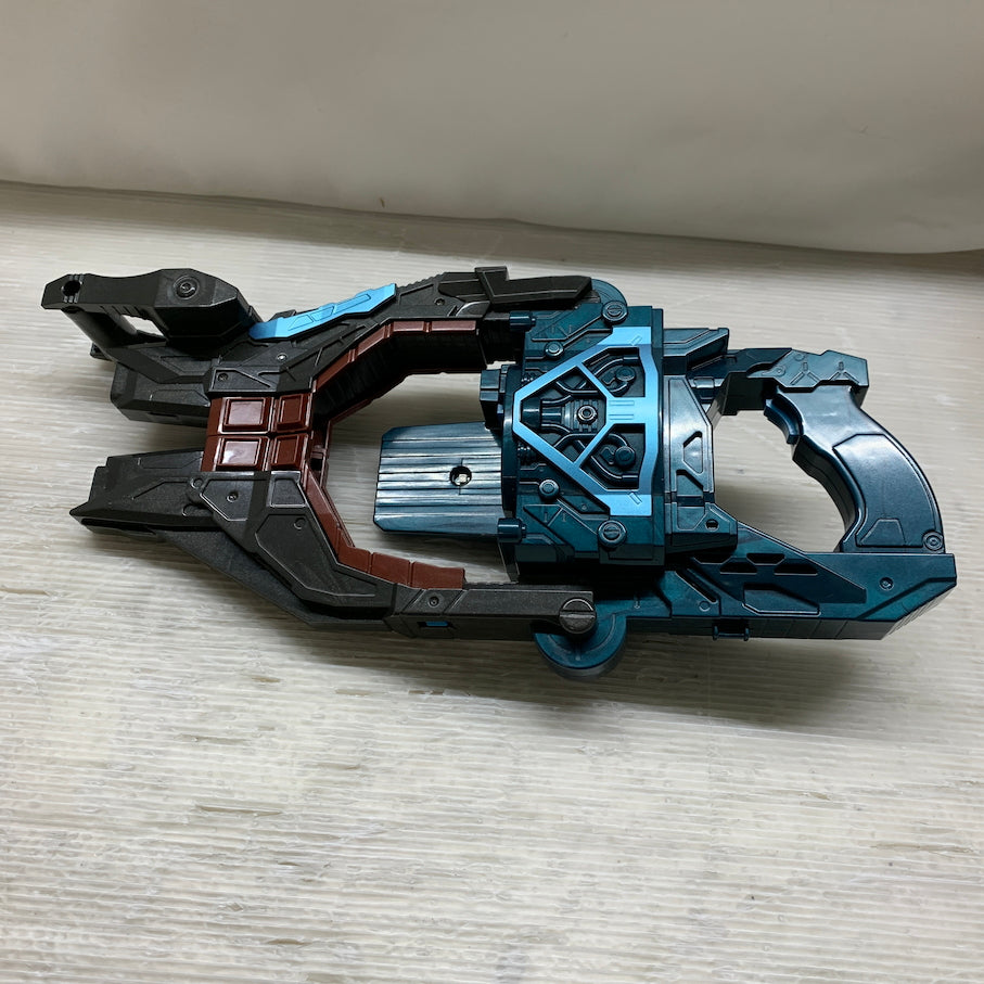 【中古品】 仮面ライダーガヴ/DXヴァレンバスター 042-260925-MS-03-min 万代Net店