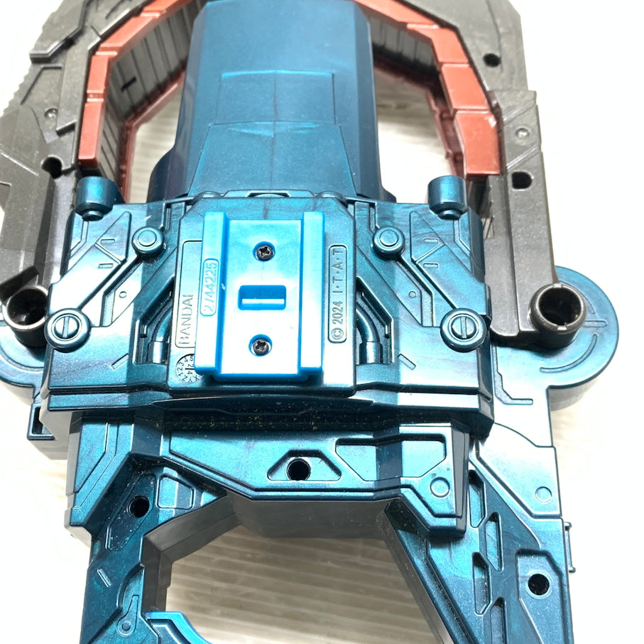 【中古品】 仮面ライダーガヴ/DXヴァレンバスター 042-260925-MS-03-min 万代Net店