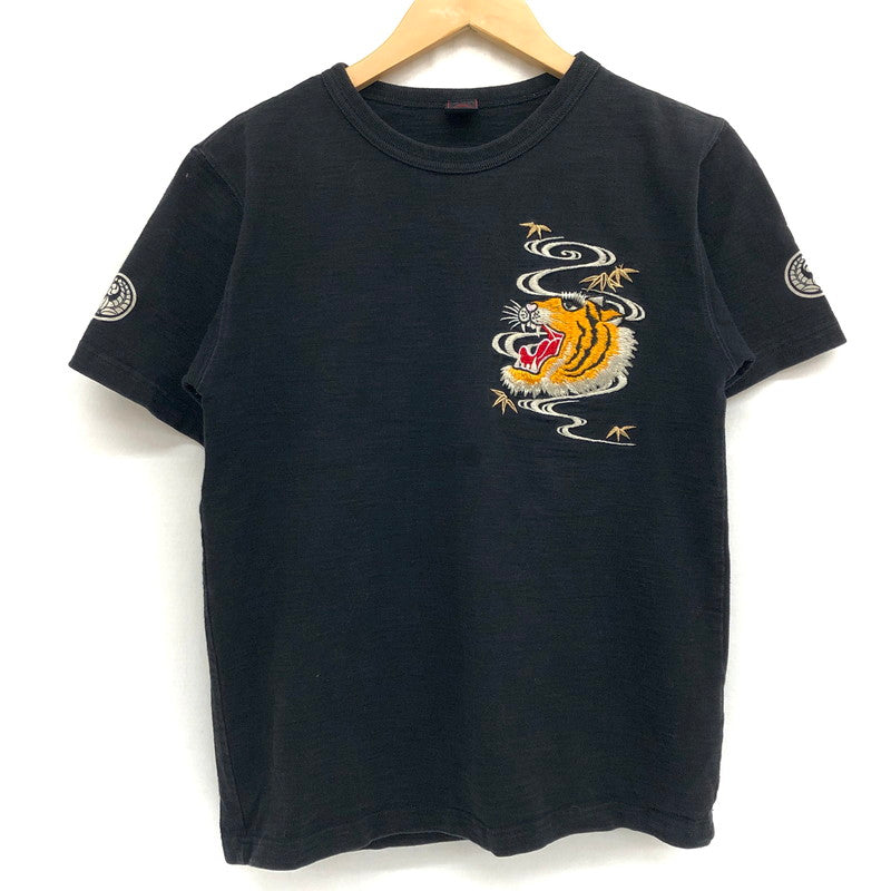 【現状渡し品】【メンズ】 CROPPED HEADS クロップドヘッズ S/S TEE Tシャツ タイガー 虎 刺繍 和柄 半袖 トップス アメカジ系 145-250401-rs-04-fur サイズ：S カラー：ブラック 万代Net店