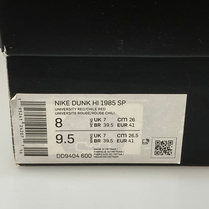 【中古美品】【メンズ】 NIKE ナイキ DD9404-600 DUNK HI 1985 SP UNIVERSITY RED/CHILE RED-CAVE STONE 靴 スニーカー 160-251221-WA-10-iwa サイズ：26cm カラー：ユニバーシティレッド/チリレッド/ケイブストーン 万代Net店