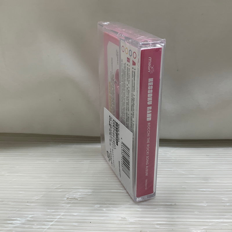 【中古品】 アニメ ぼっちざろっく！ 結束バンド カセットテープ ソングアルバム US輸入盤 グッズ 053-260722-hu-03-min 万代Net店