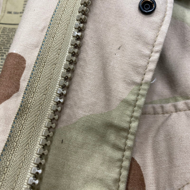 【中古品】【メンズ】 U.S.ARMY ユーエスアーミー SP0100-99-D-0303 COAT COLD WEATHER FIELD DESERT CAMOUFLAGE PATTERN コート コールドウェザー フィールド デザート カモフラージュ パターン アウター 146-260414-kh-07-izu カラー：マルチ 万代Net店