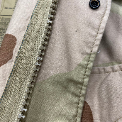 【中古品】【メンズ】 U.S.ARMY ユーエスアーミー SP0100-99-D-0303 COAT COLD WEATHER FIELD DESERT CAMOUFLAGE PATTERN コート コールドウェザー フィールド デザート カモフラージュ パターン アウター 146-260414-kh-07-izu カラー：マルチ 万代Net店