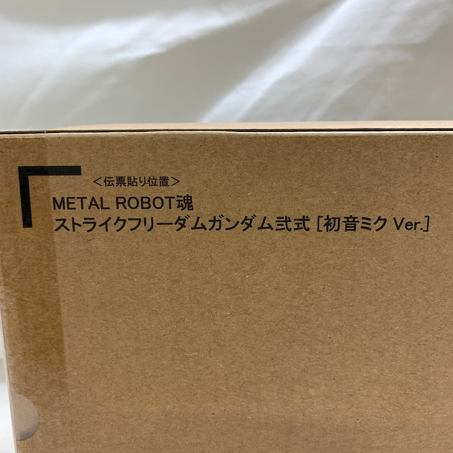 【未使用品】 METAL ROBOT魂 ストライクフリーダムガンダム弐式［初音ミク Ver.］ 056-260603-MS-02-min 万代Net店