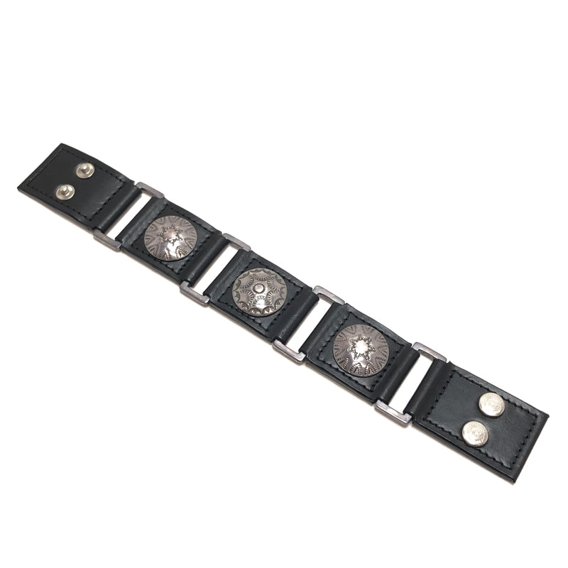 【中古品】【メンズ】 TSUNAIHAIYA ツナイハイヤ Cracasso Bracelet クラカッソ ブレスレット レザーブレスレット コンチョ アクセサリー 193-260929-rs-01-fur サイズ：L カラー：ブラック 万代Net店